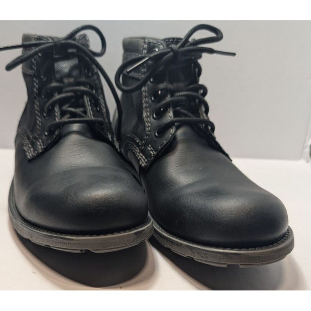 Pre-owned Clarks Collection men's black leather lace-up boots.